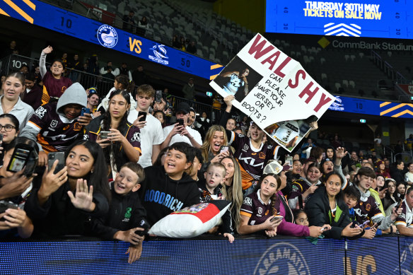 NRL investigating bottle-throwing incident at Eels-Broncos clash