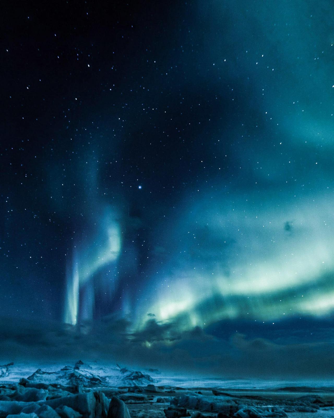amazinglybeautifulphotography:
?Aurora Borealis over the J?kuls?rl?n Ice Lagoon in Iceland [1800x2250] [OC] - Author: jetclarke on reddit
?