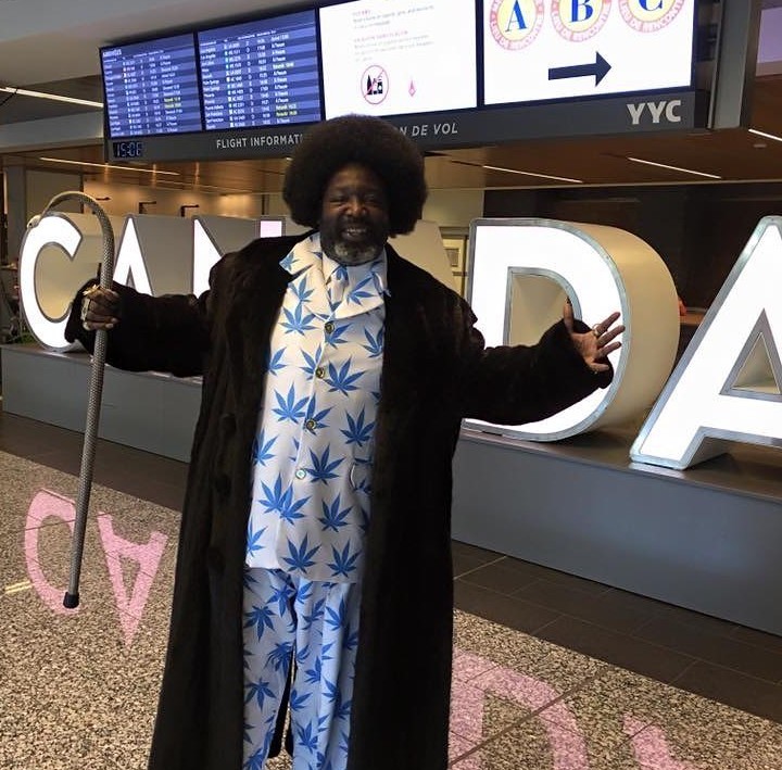 r/photoshopbattles - PsBattle: Afroman in an airport in Canada