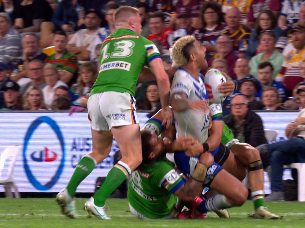 Josh Papalii is sin-binned for a hip drop tackle on Viliame Kikau.