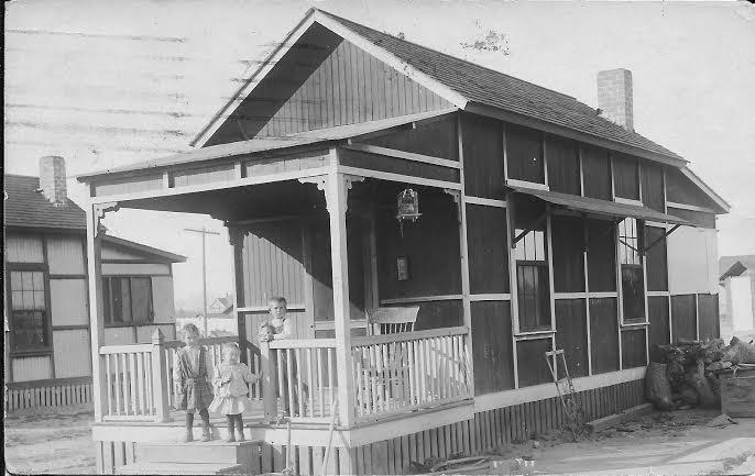 r/TheWayWeWere - Phoenix, Arizona, circa 1915. The mother of those children purchased the house for $300, which she earned as a laundress.