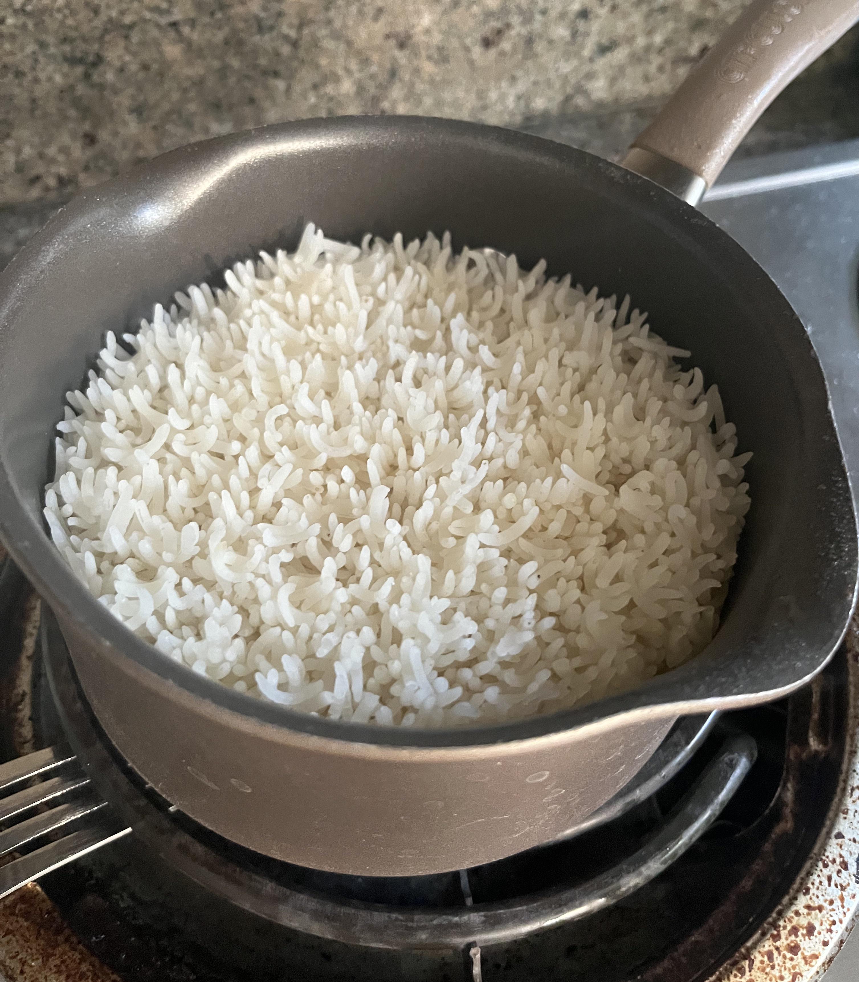 r/mildlyinteresting - My rice pointing upwards after cooking