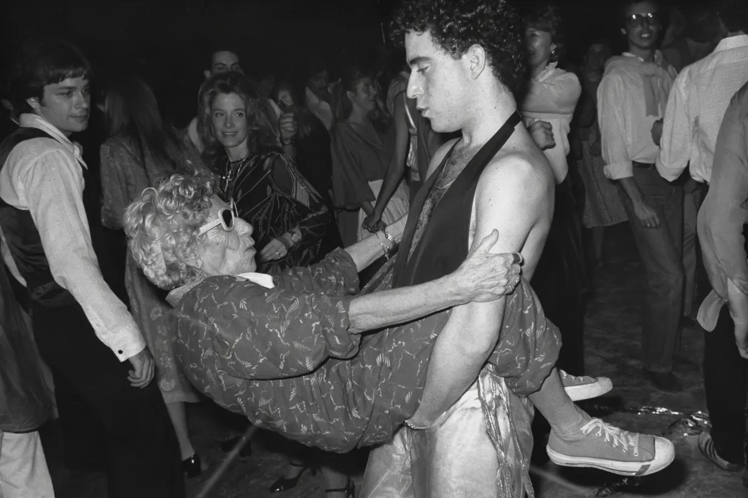 r/OldSchoolCool - Someone's Grandma Having A Good Time At Studio 54 (NYC, 1978)