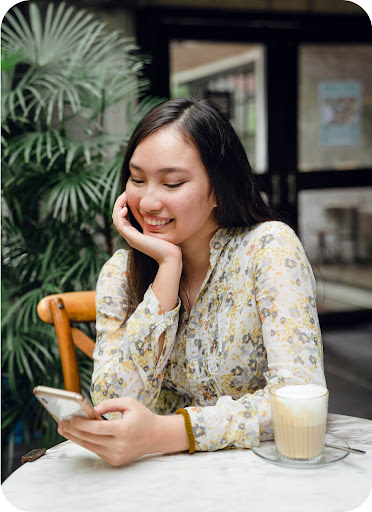 Image of a woman using business messages