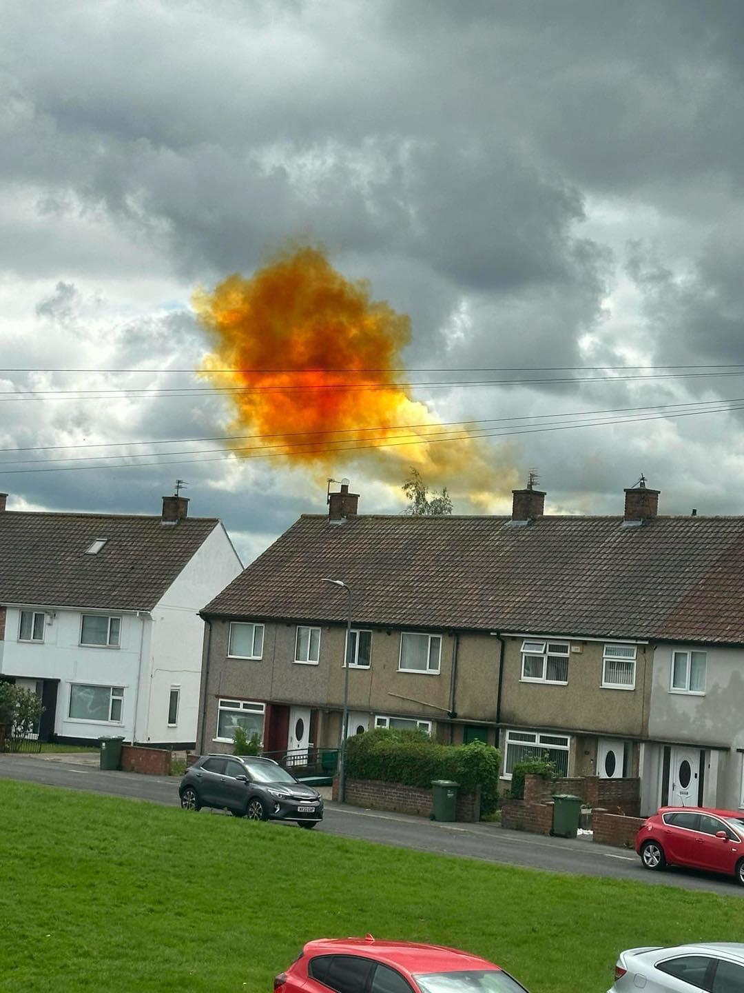 r/mildlyinteresting - Orange cloud in the sky