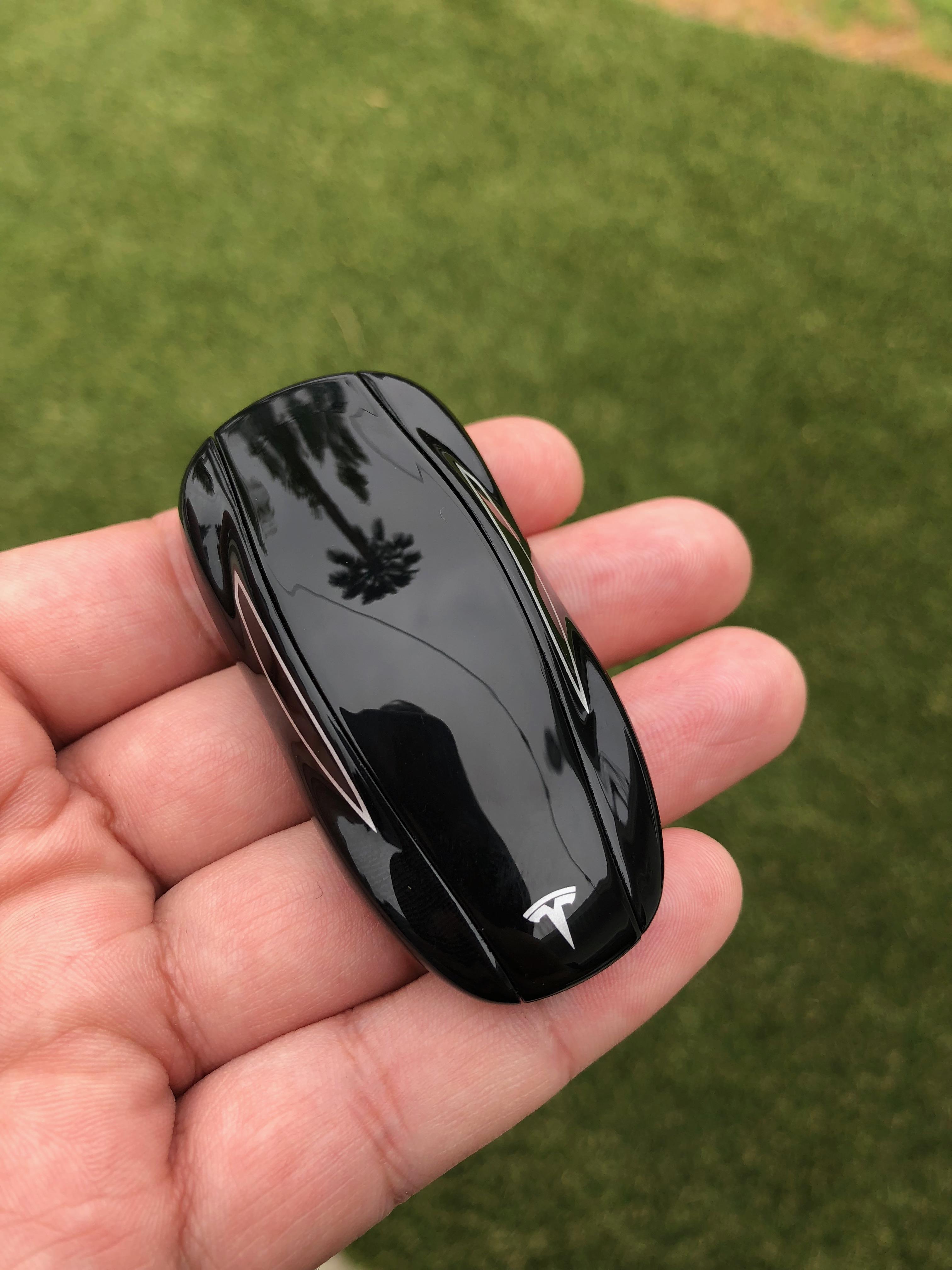 r/mildlyinteresting - The Tesla Model S key fob looks like a Model S