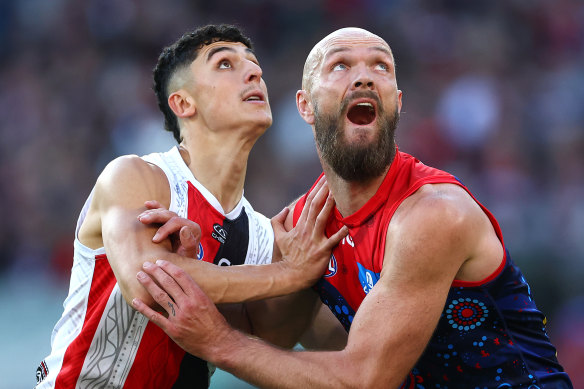 Dees hold lead in slow-paced game against Saints; Hawks down Lions