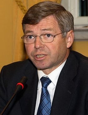 Kjell Magne Bondevik, former prime minister of Norway, was detained at Dulles airport in Washington.