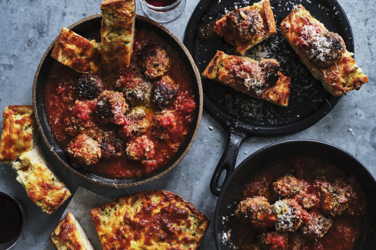 Meatballs “al forno” with cheesy garlic bread.