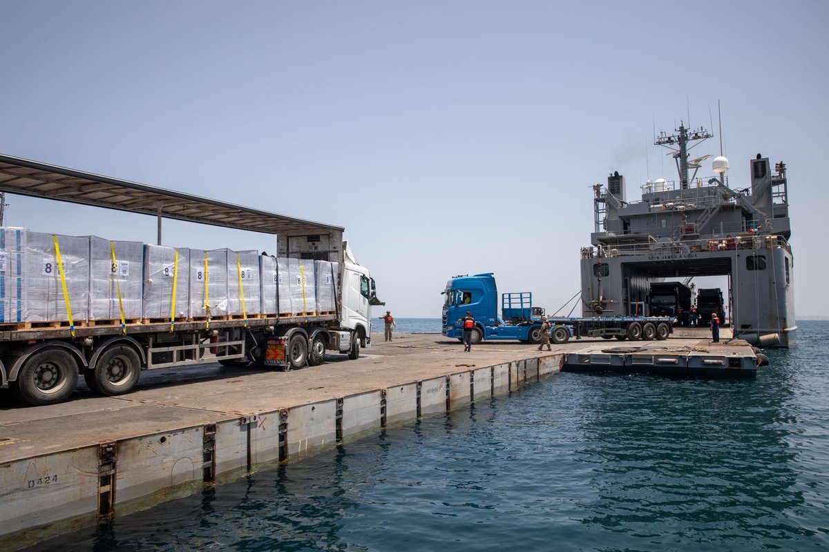 U.S. Central Command personnel continue to team up with USAID and the UN to deliver aid to the people of Gaza via a temporary pier affixed to the beach.

Aid delivered by CENTCOM personnel from the sea to the beach transfer point:

• 1005 metric tons (2,214,543 pounds) total as… https://t.co/tTtUTVOOYs https://t.co/wxjfife9Ps