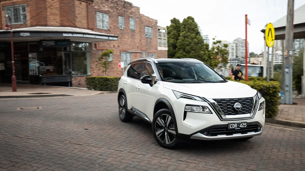 Nissan X-TRAIL Showroom