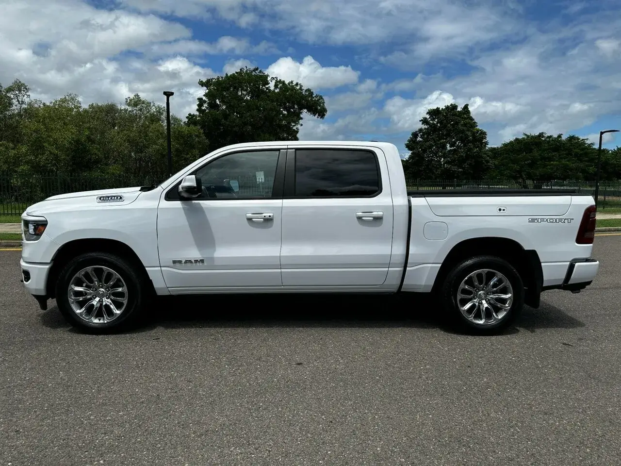 969553177 - RAM 1500 DT Laramie Sport RamBox Utility Crew Cab SWB 4dr Auto 8sp 4x4 5.7i [MY23]