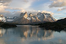 Utsikt mot Cuernos del Paine i Torres del Paine nasjonalpark.