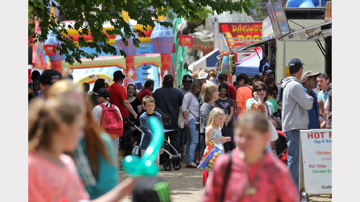 Crowds wandered around at the Myrtleford Show. 