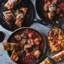 Meatballs “al forno” with cheesy garlic bread.