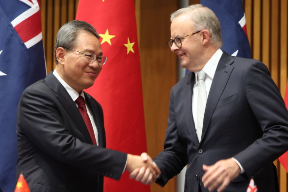 Prime Minister Anthony Albanese and Chinese Premier Li Qiang during a document signing ceremony.