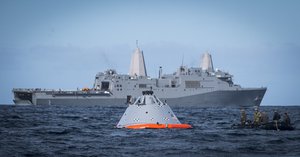 PACIFIC OCEAN (Oct. 31, 2016) U.S. Navy Divers assigned to Explosive Ordnance Disposal Mobile Unit 3 and Mobile Dive and Salvage Company 3-1 prepare to tow a test capsule known as the boilerplate-testing article, belonging to NASA's Orion program, to the amphibious transport dock USS San Diego (LPD 22) in the Pacific Ocean