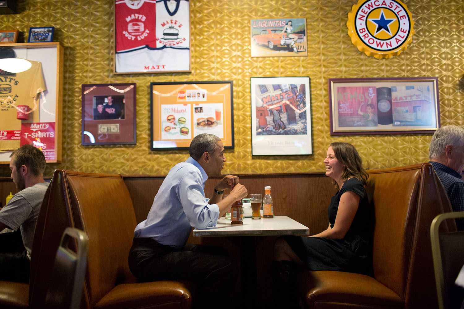 r/Minneapolis - President Barack Obama has lunch with Rebekah Erler at Matt's Bar in Minneapolis, Minn., June 26, 2014. Erler is a 36-year-old working wife and mother of two pre-school aged boys who had written the President a letter about economic difficulties. (by Pete Souza) [1500 X 1000]