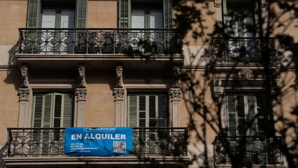 A banner reading ‘For Rent’ hangs from the balcony of a residential apartment near Plaza Catalunya in Barcelona.