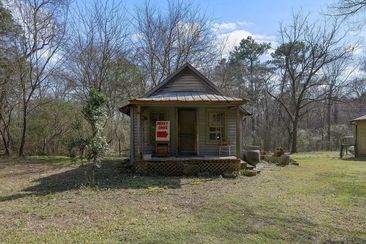 International cottage unusual property Domain listing USA North Carolina