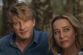 Journalist Birdie Bell (Asher Keddie) matches with Joe Burt (David Wenham) in the eight-part thriller Fake.