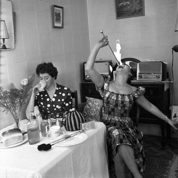 r/OldSchoolCool - Jasmine Trevanna (aka Yasmin the Fire Eater) at home in Cricklewood, London, 1961