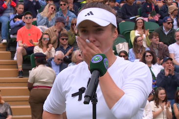 Elina Svitolina breaks down crying at Wimbledon.