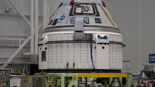 starliner-capsule-hangar.jpg 