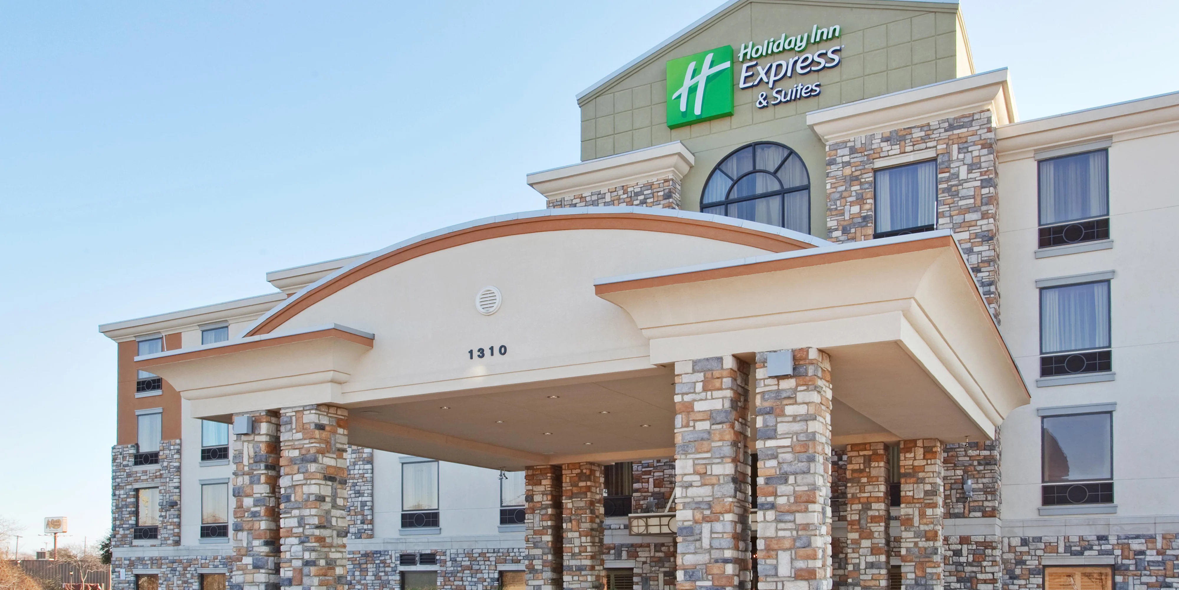 Holiday Inn Express & Suites Dallas South - Desoto