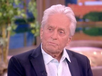 Michael Douglas: ‘Deeply Concerned’ About Biden, Calls for Him to Step Down ‘Vali