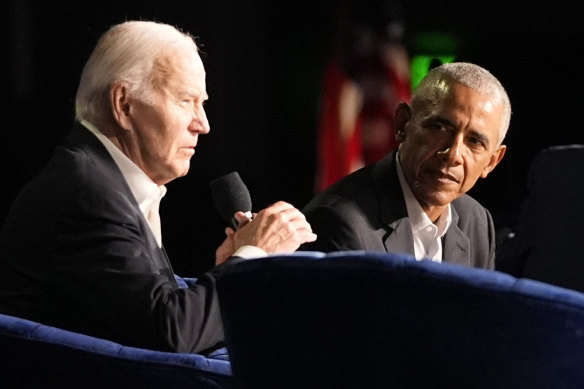 At the fundraiser, former president Barack Obama gently led President Joe Biden off the stage.