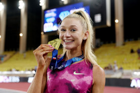 Jess Hull claimed the 2000-metre world record with a stunning run in Monaco.