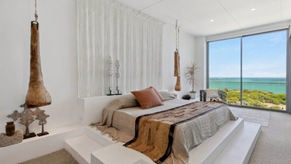 Take in gorgeous views of the Indian Ocean without getting out of bed at this North Coogee house. 