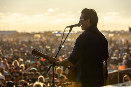 Pete Murray performs to a crowd of around 12,000 people in the Outback at last year’s Mundi Mundi Bash. 