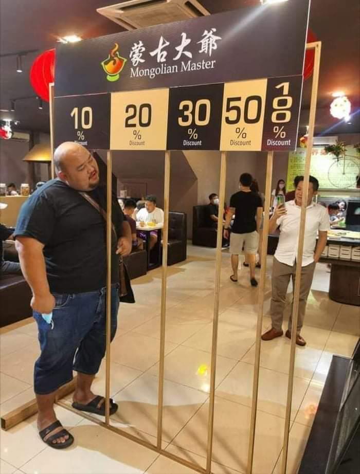 r/interestingasfuck - This restaurant in Malaysia gives discounts based on belly size.