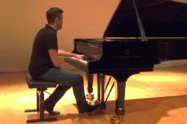 ‘What I was put on this Earth to do’: One-handed pianist to perform with MSO