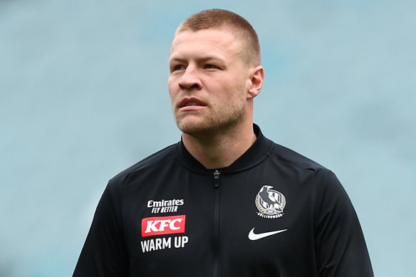 Jordan De Goey is battling hard for Collingwood despite injury concerns.