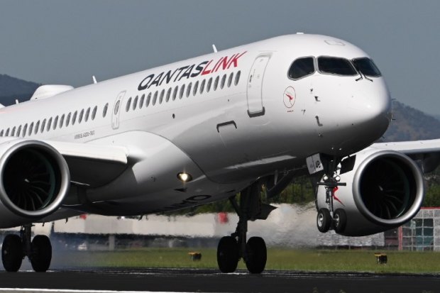 Qantas is replacing its Boeing 717s with new Airbus A220s.