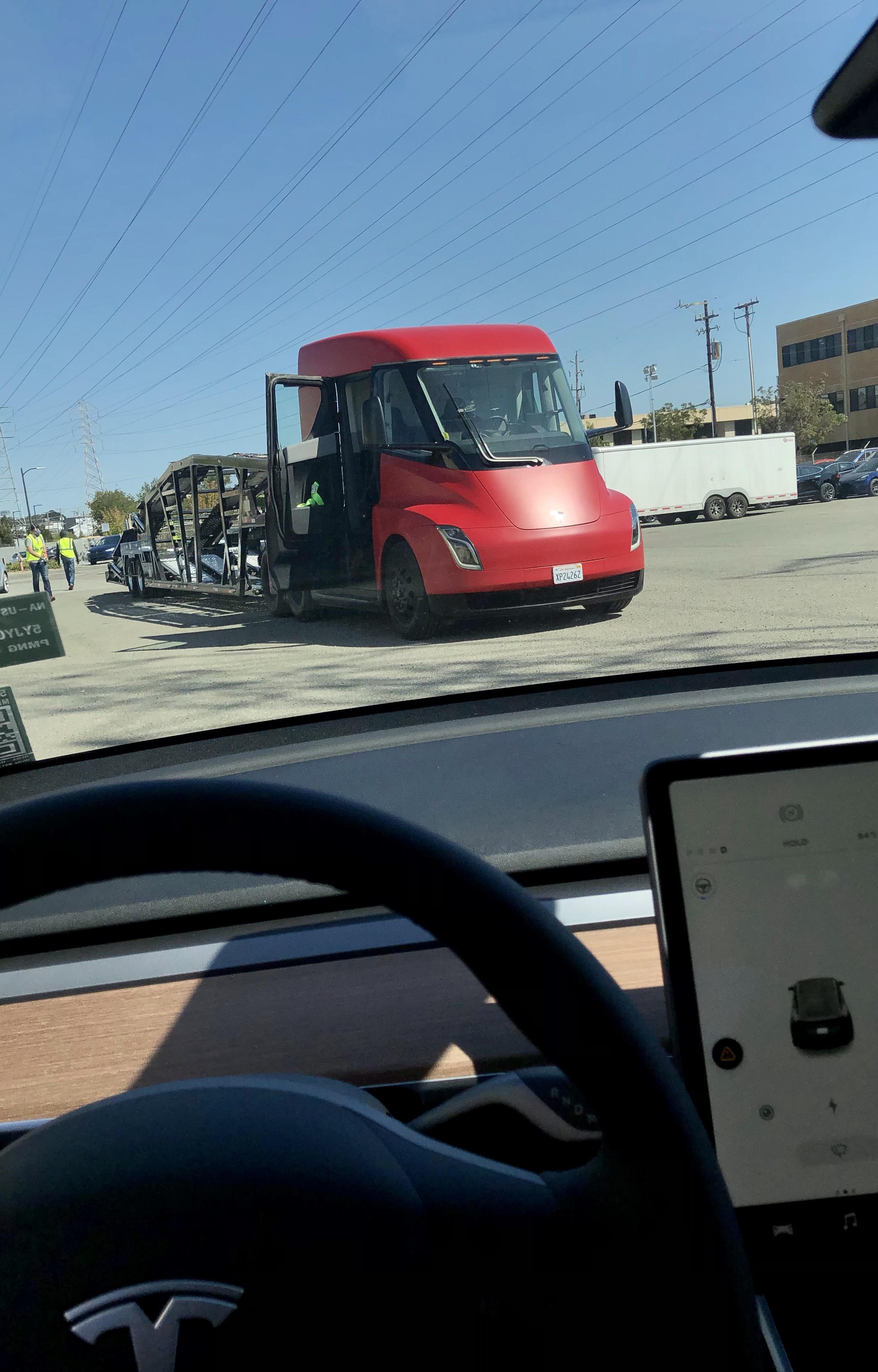 r/teslamotors - Tesla Semi’s are being used to deliver cars in the Bay Area!