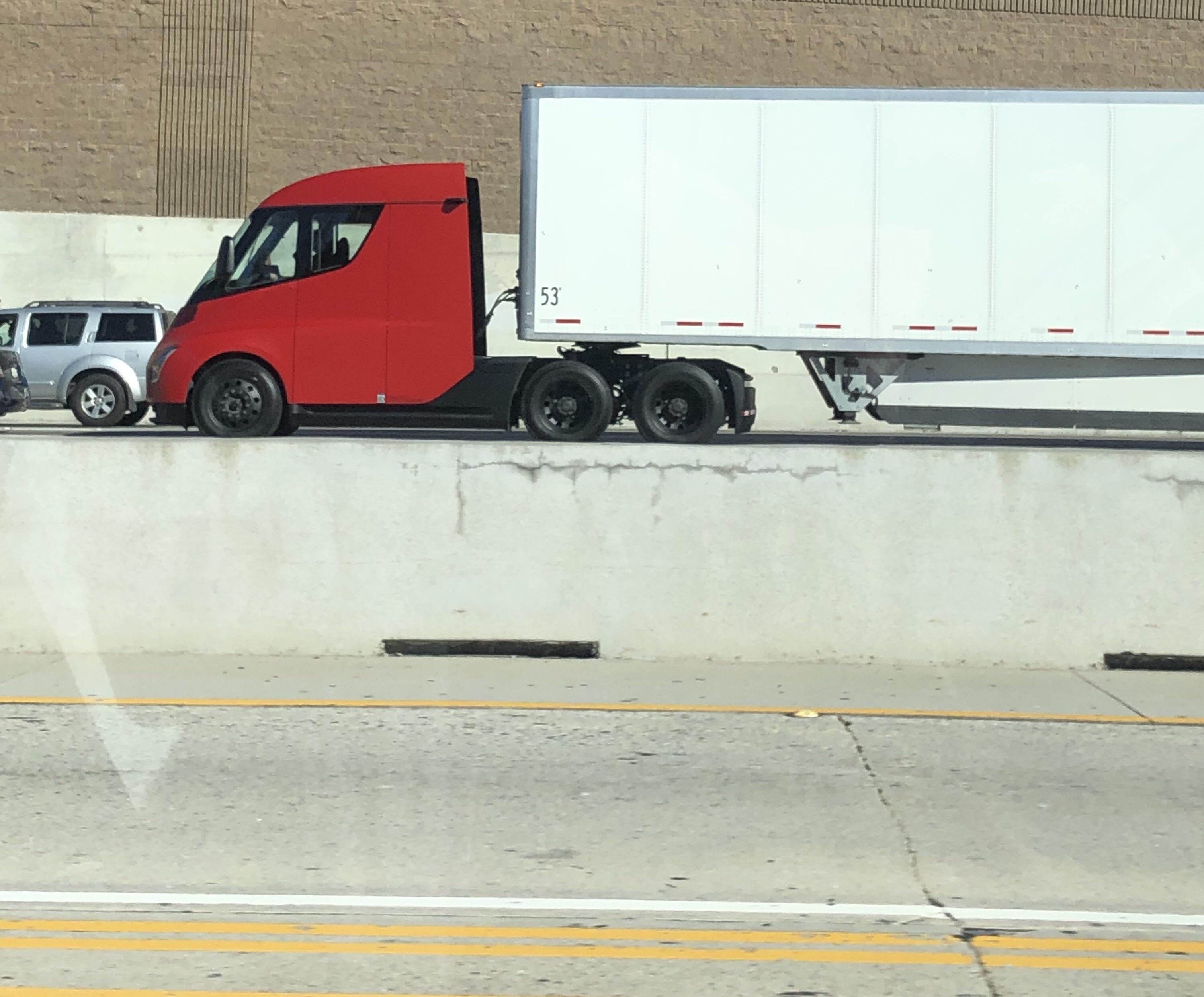 r/teslamotors - Red Tesla Semi on 405 in LA!!