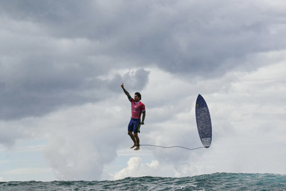 Incredible photograph of Brazil’s Gabriel Medina reacting after getting a large wave in the 5th heat of the men’s surfing round 3, during the Paris 2024 Olympic Games, in Teahupo’o on the French Polynesian Island of Tahiti, July 29, 2024.