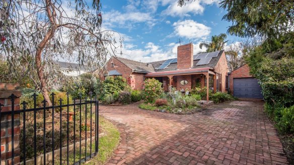 45 Earlsfield Road, Hampton VIC 3188

