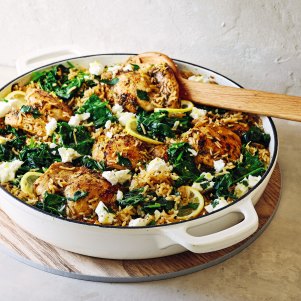 One-pot Greek chicken and rice: quick and delicious.