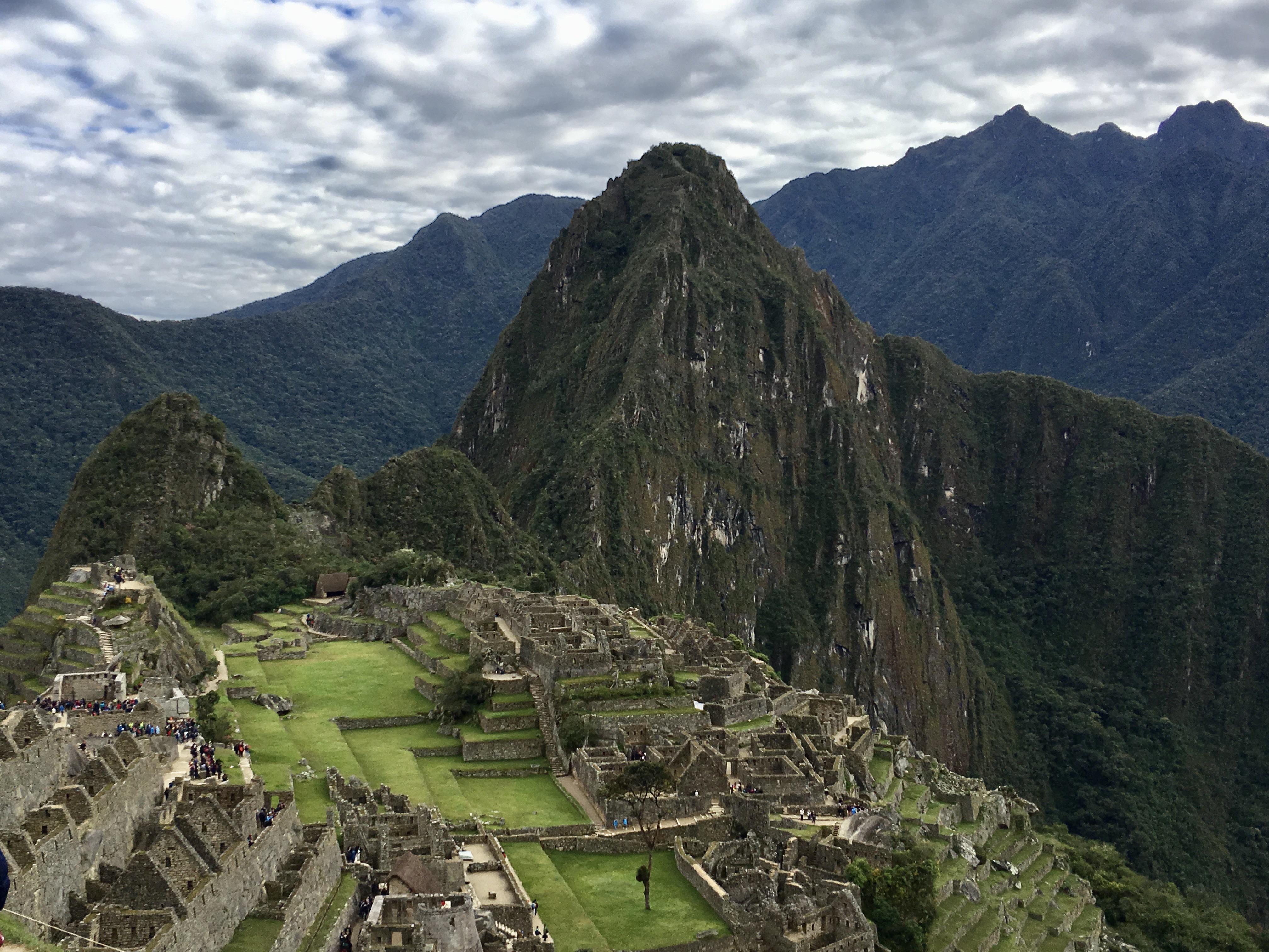 r/hiking - 4 days on the trail, made it to Machu Picchu, Peru for a cloudy dawn