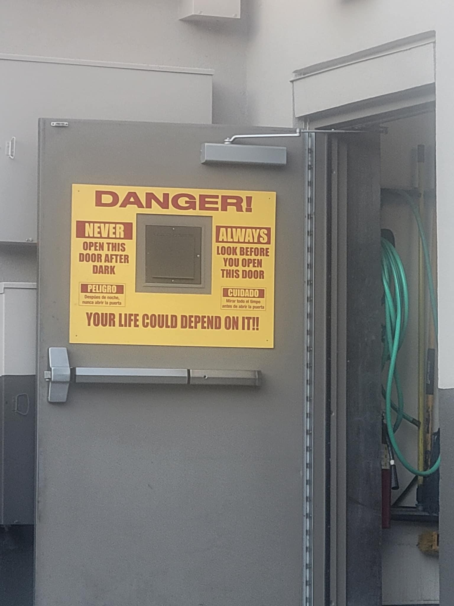 r/mildlyinteresting - The warning on this door at Taco Bell