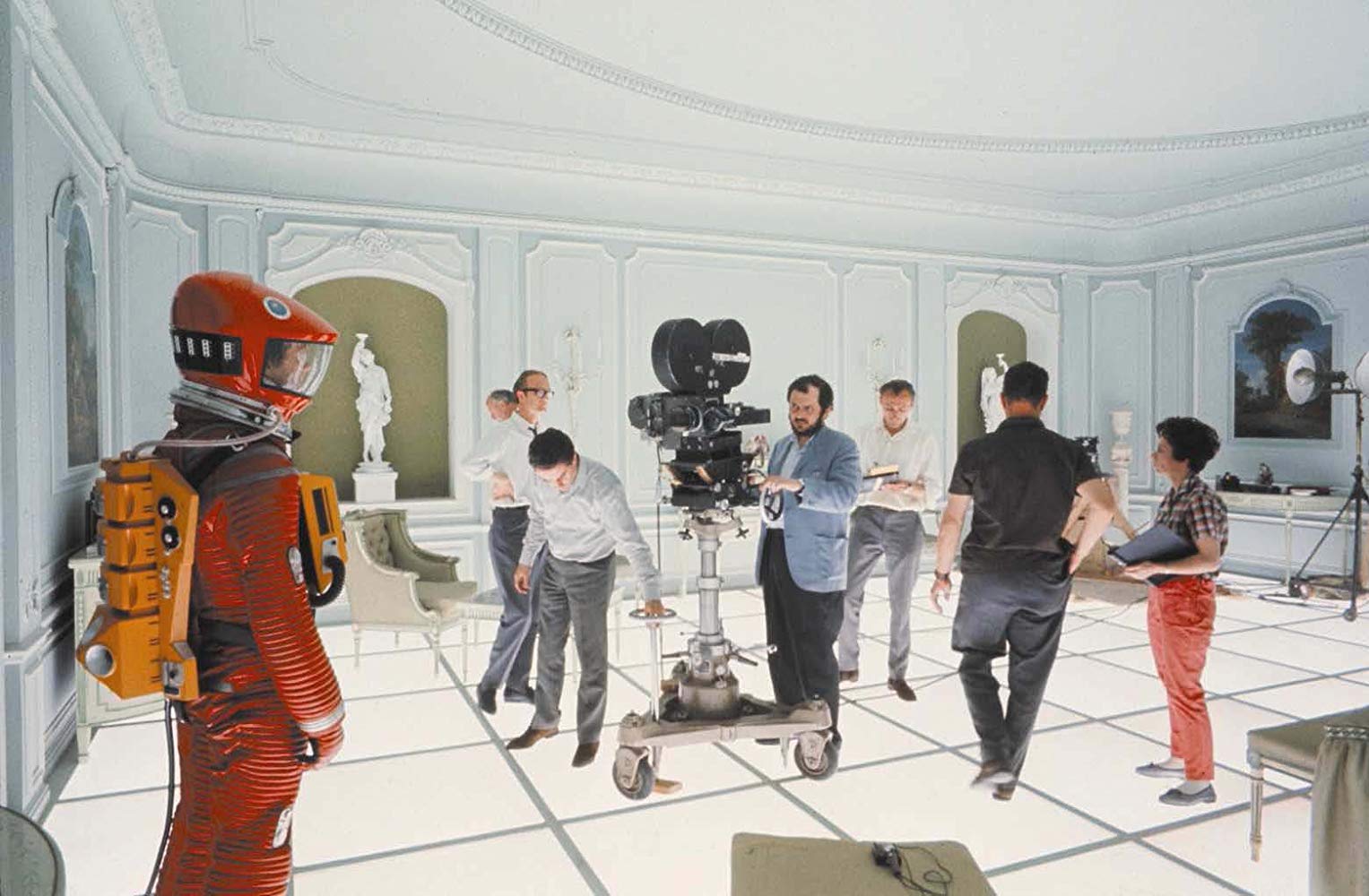 r/RetroFuturism - Keir Dullea (Dave) in spacesuit, Stanley Kubrick in blue jacket, and crew work on final scenes of '2001: A Space Odyssey' 1968