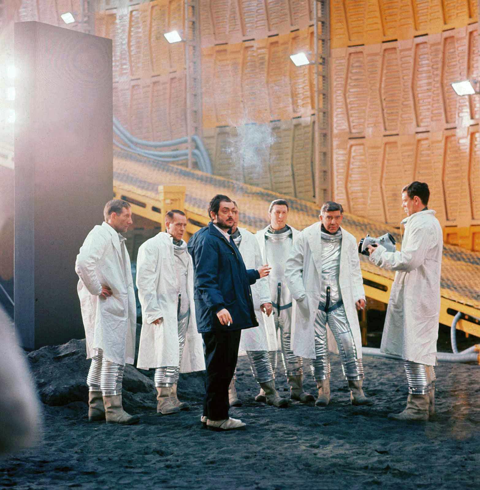 r/Moviesinthemaking - Stanley Kubrick directing 2001: A Space Odyssey on the Moon