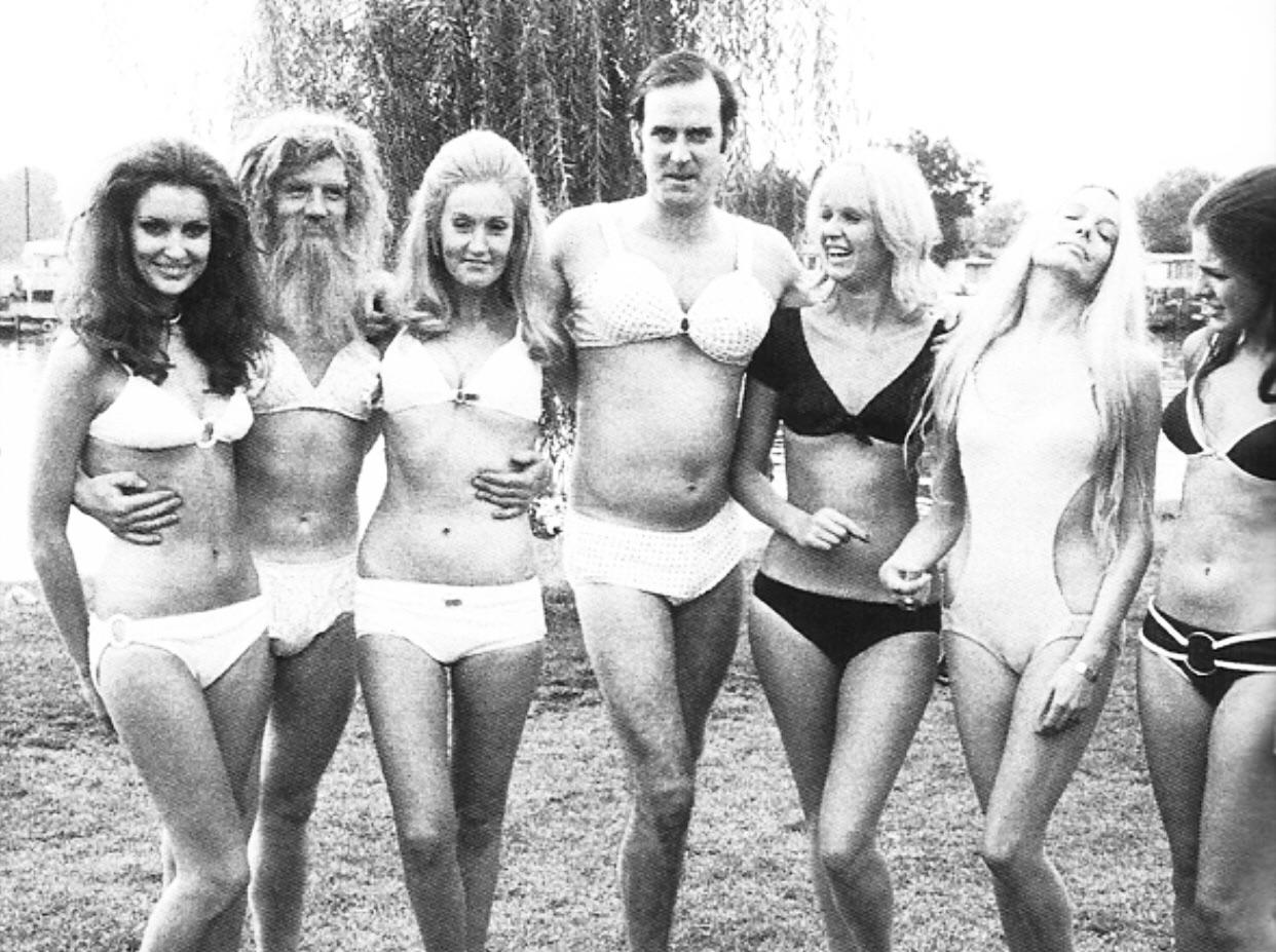 r/OldSchoolCool - Supermodels John Cleese and Michael Palin and their posse- 1970s