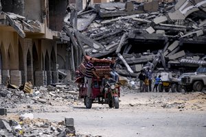 Palestinians displaced by the Israeli air and ground offensive on the Gaza Strip flee from Hamad City, following an evacuation order by the Israeli army to leave parts of the southern area of Khan Younis, Sunday, Aug. 11, 2024.