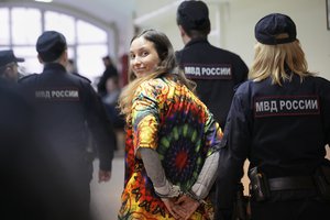 FILE - Sasha Skochilenko, a 33-year-old artist and musician, walks escorted by officers to court for  a hearing in St. Petersburg, Russia, on Oct. 19, 2023. Skochilenko was arrested in April 2022 on the charges of spreading false information about the military after replacing supermarket price tags with messages about the Russian action in Ukraine.